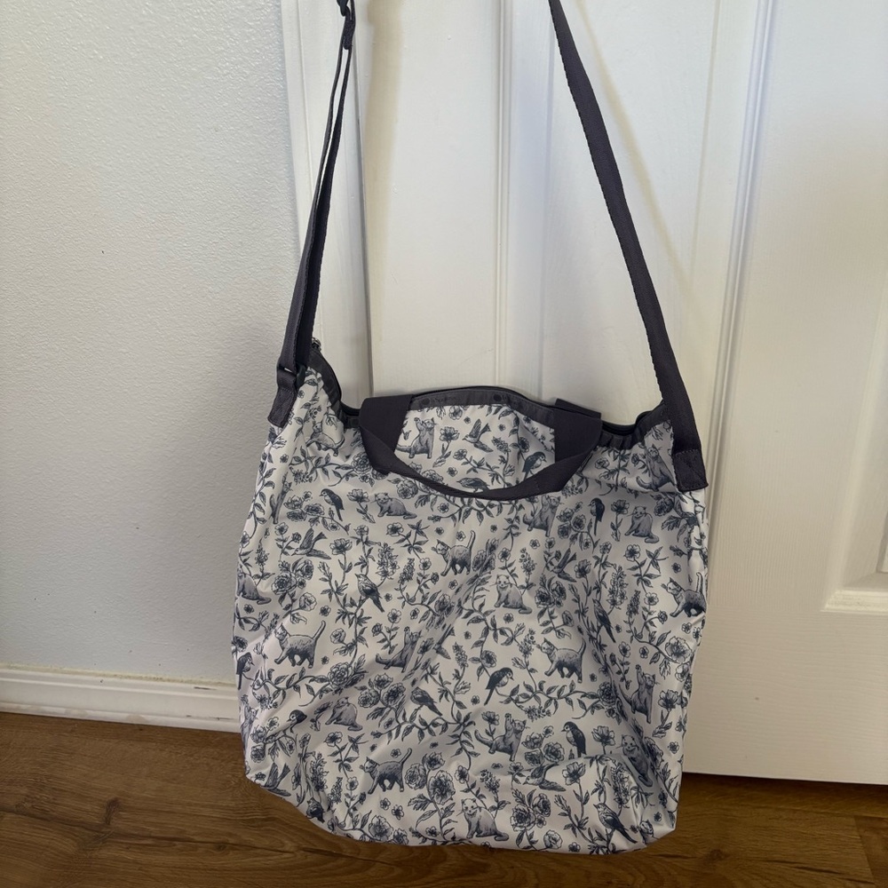 NWOT LeSportsac tote bag with adjustable straps